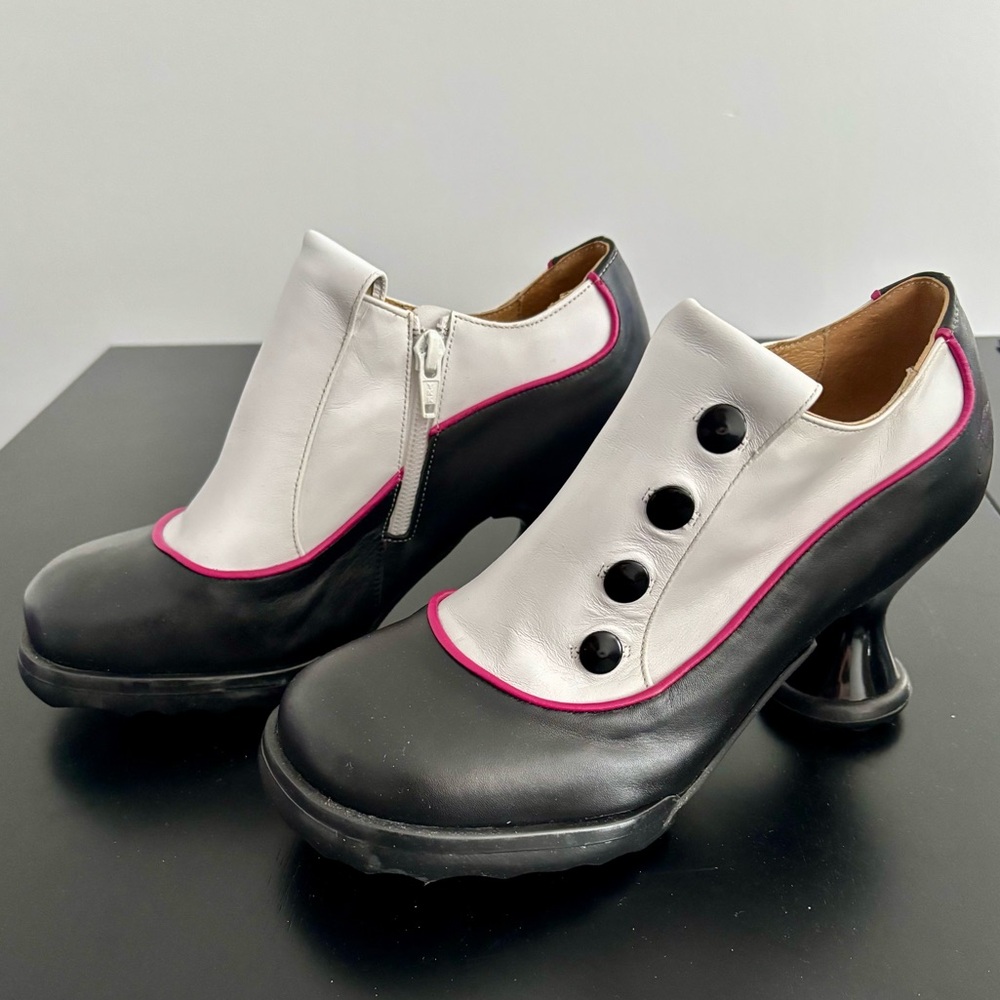 John Fluevog Bunny Pump